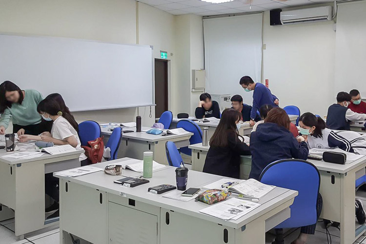 Rose老師於彰師大語文中心擔任講師